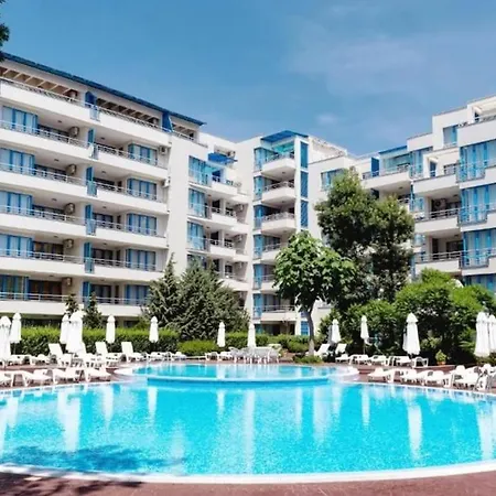 One Bedroom In Complex Apartment *